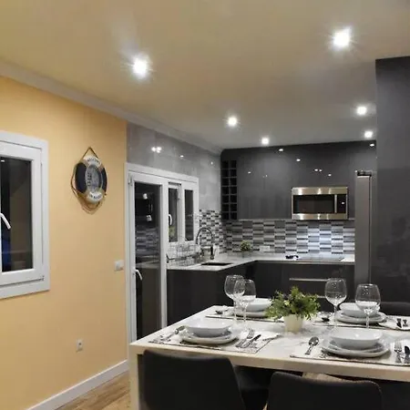 Apartment In The Heart Of Fuengirola; Comfort, Fun & Beaches! *